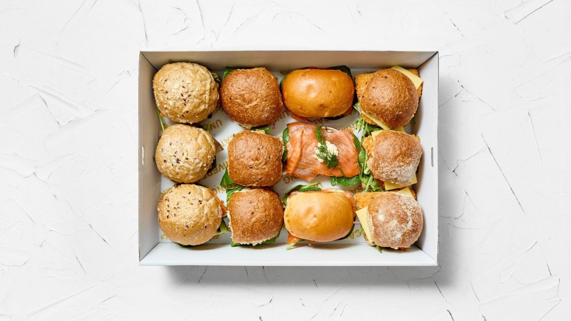 Mixed filled-roll box